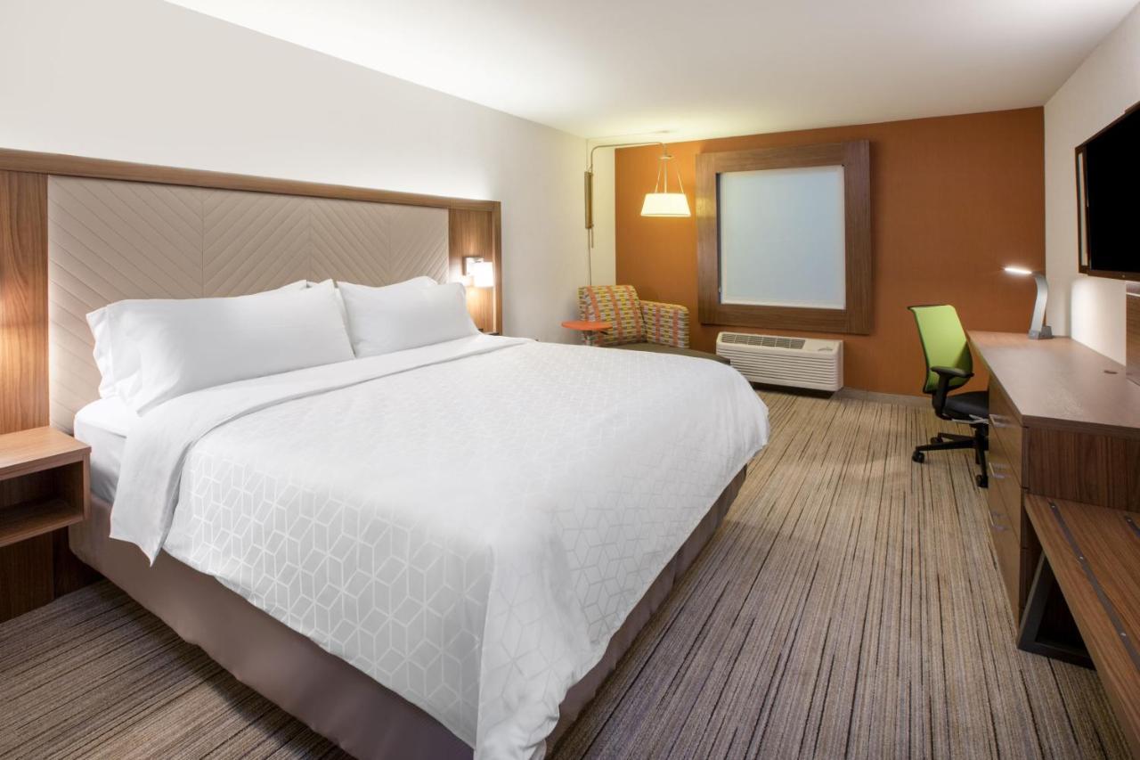 Holiday Inn Express & Suites Dyersburg By Ihg Exterior photo