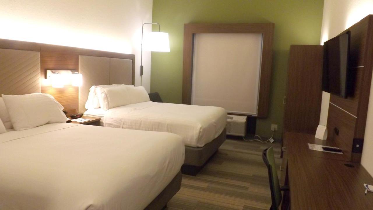 Holiday Inn Express & Suites Dyersburg By Ihg Exterior photo