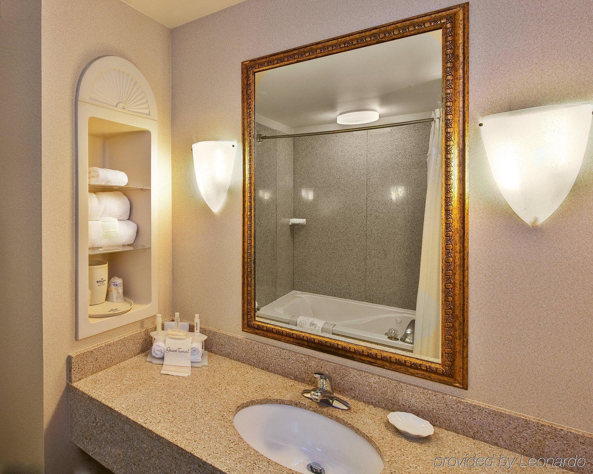 Holiday Inn Express & Suites Dyersburg By Ihg Room photo