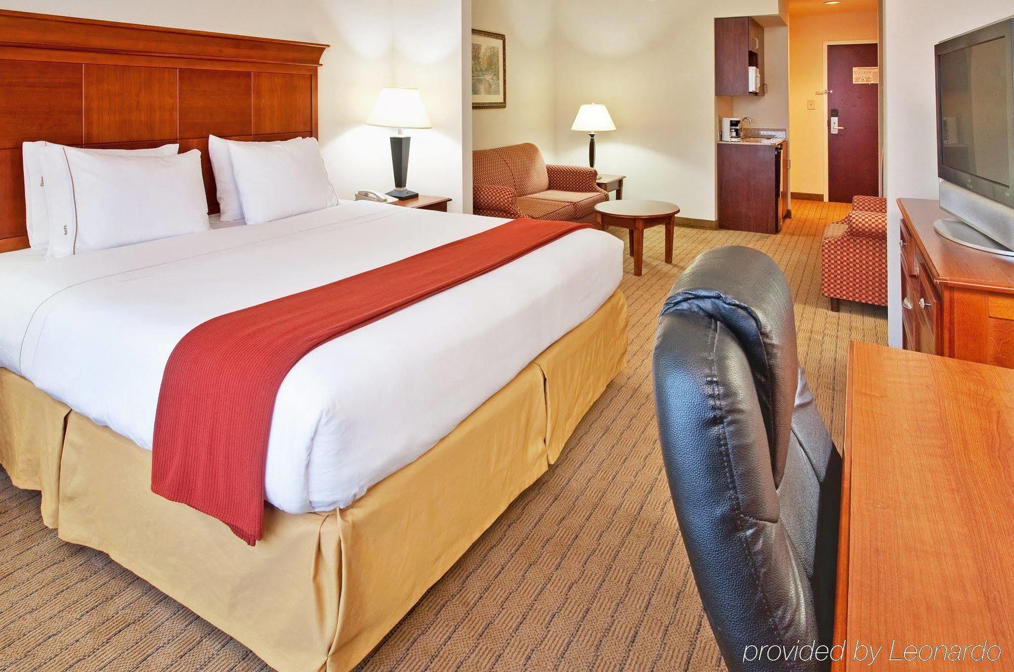 Holiday Inn Express & Suites Dyersburg By Ihg Room photo