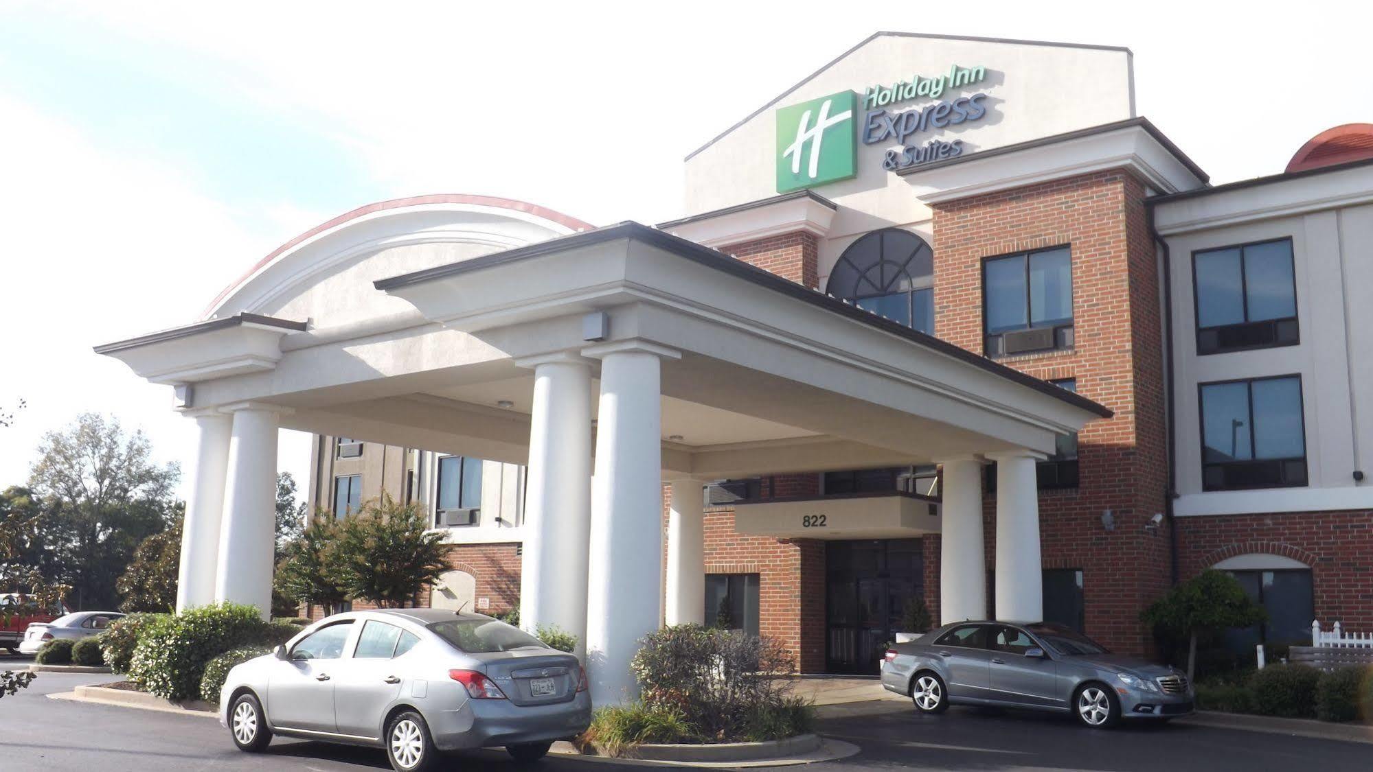 Holiday Inn Express & Suites Dyersburg By Ihg Exterior photo