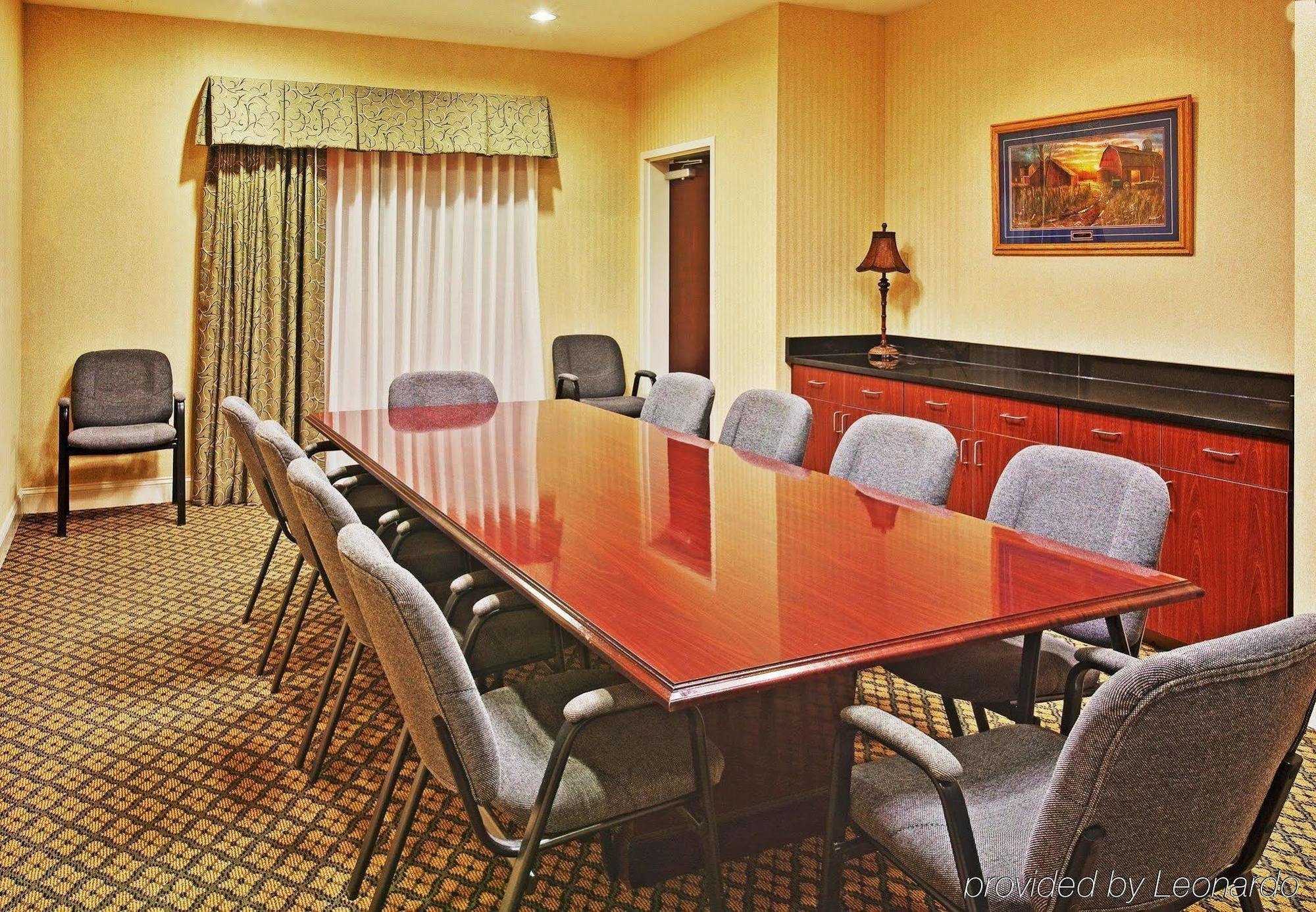 Holiday Inn Express & Suites Dyersburg By Ihg Facilities photo
